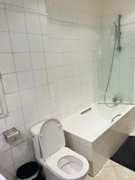 Au Pied De La Tour Eiffel Apartman Párizs Kültér fotó