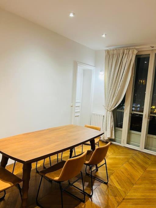 Au Pied De La Tour Eiffel Apartman Párizs Kültér fotó